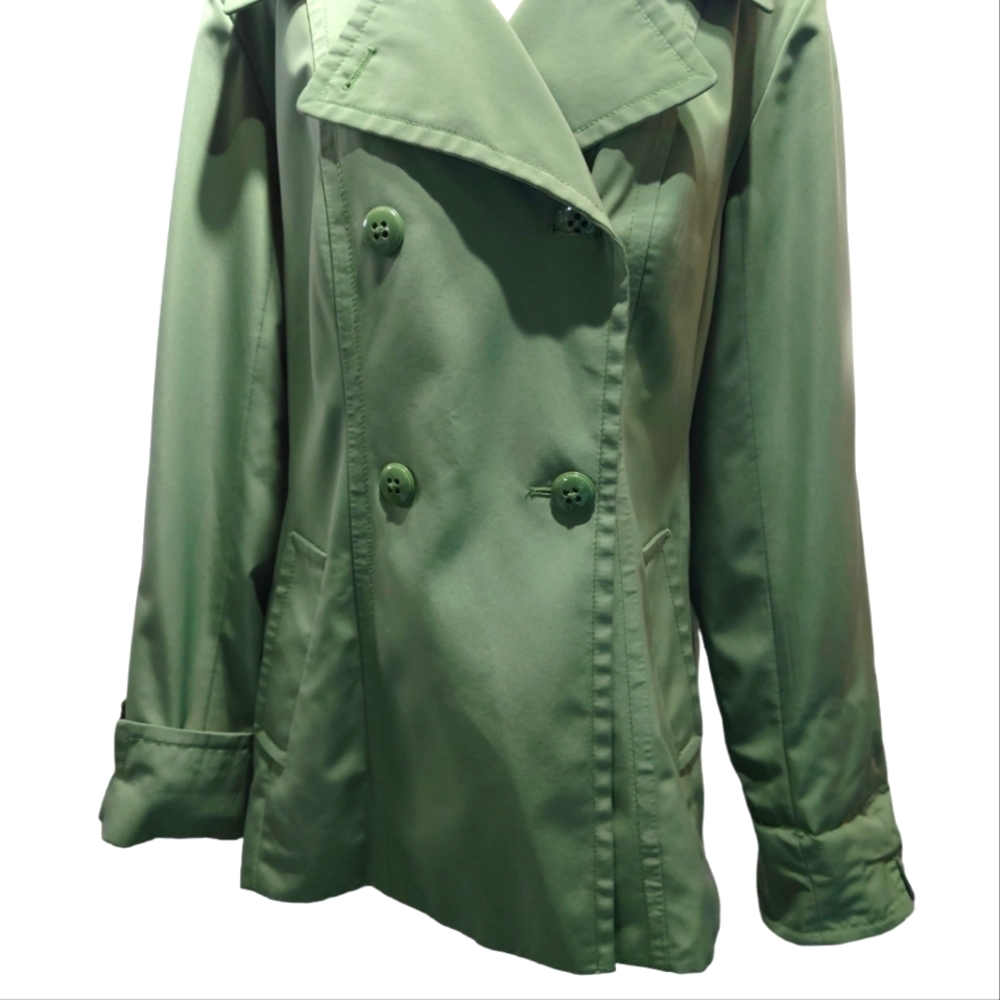 Women's craft and borrow green jacket with pockets. Size extra large.